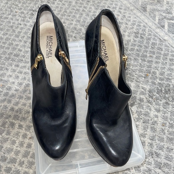 MICHAEL Michael Kors Black Ankle Booties - Picture 1 of 7
